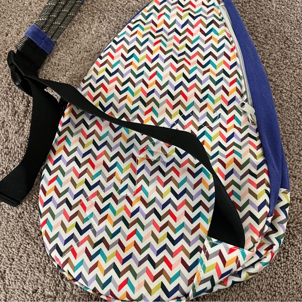 Kavu Medium-size Rope Chevron Sling Bag - Picture 6 of 10